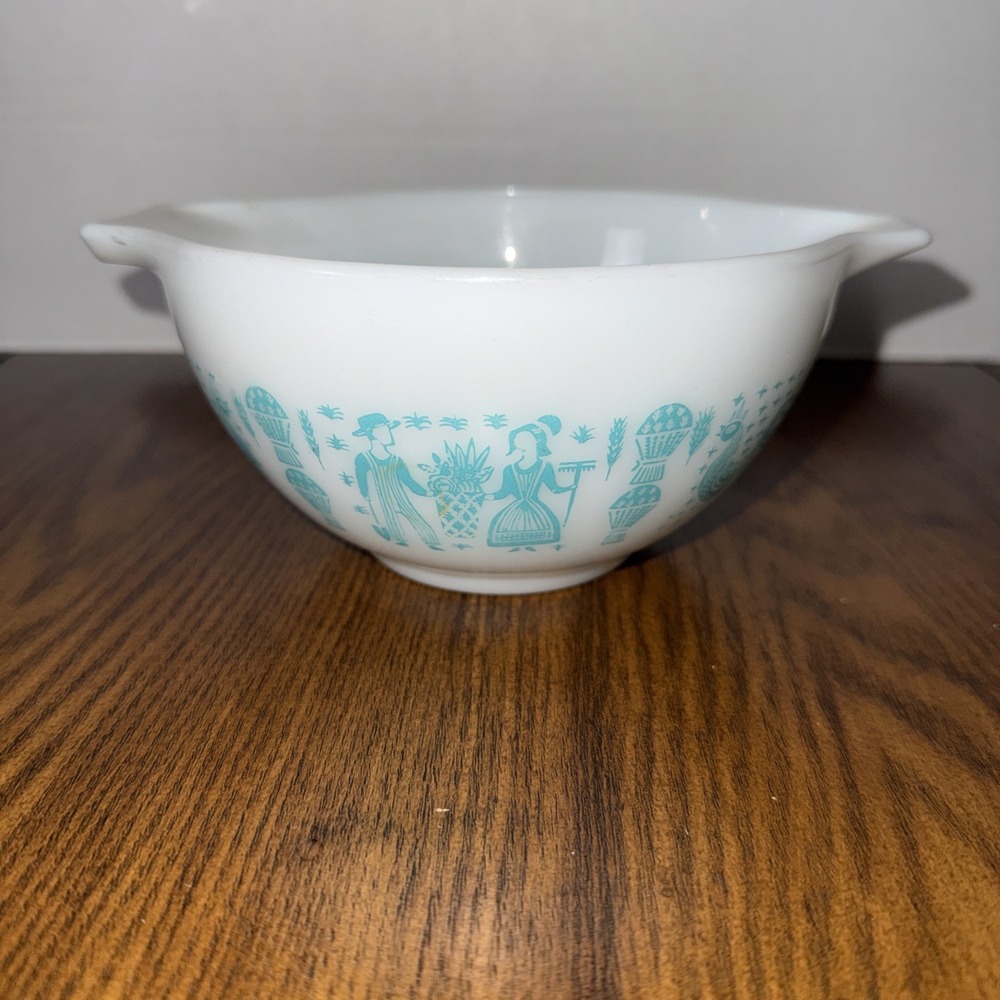 Vintage PYREX 441 1.5 pt Cinderella Bowl White Turquoise Amish Butter Print EUC